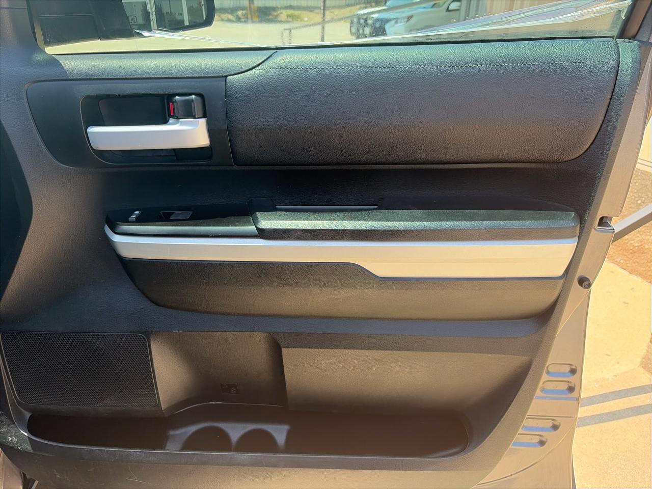 Toyota Tundra SR5 5.7L V8 FFV CrewMax 2WD 2016