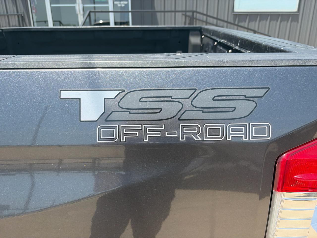 Toyota Tundra SR5 5.7L V8 FFV CrewMax 2WD 2016