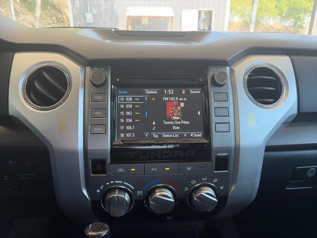 Toyota Tundra SR5 5.7L V8 FFV CrewMax 2WD 2016
