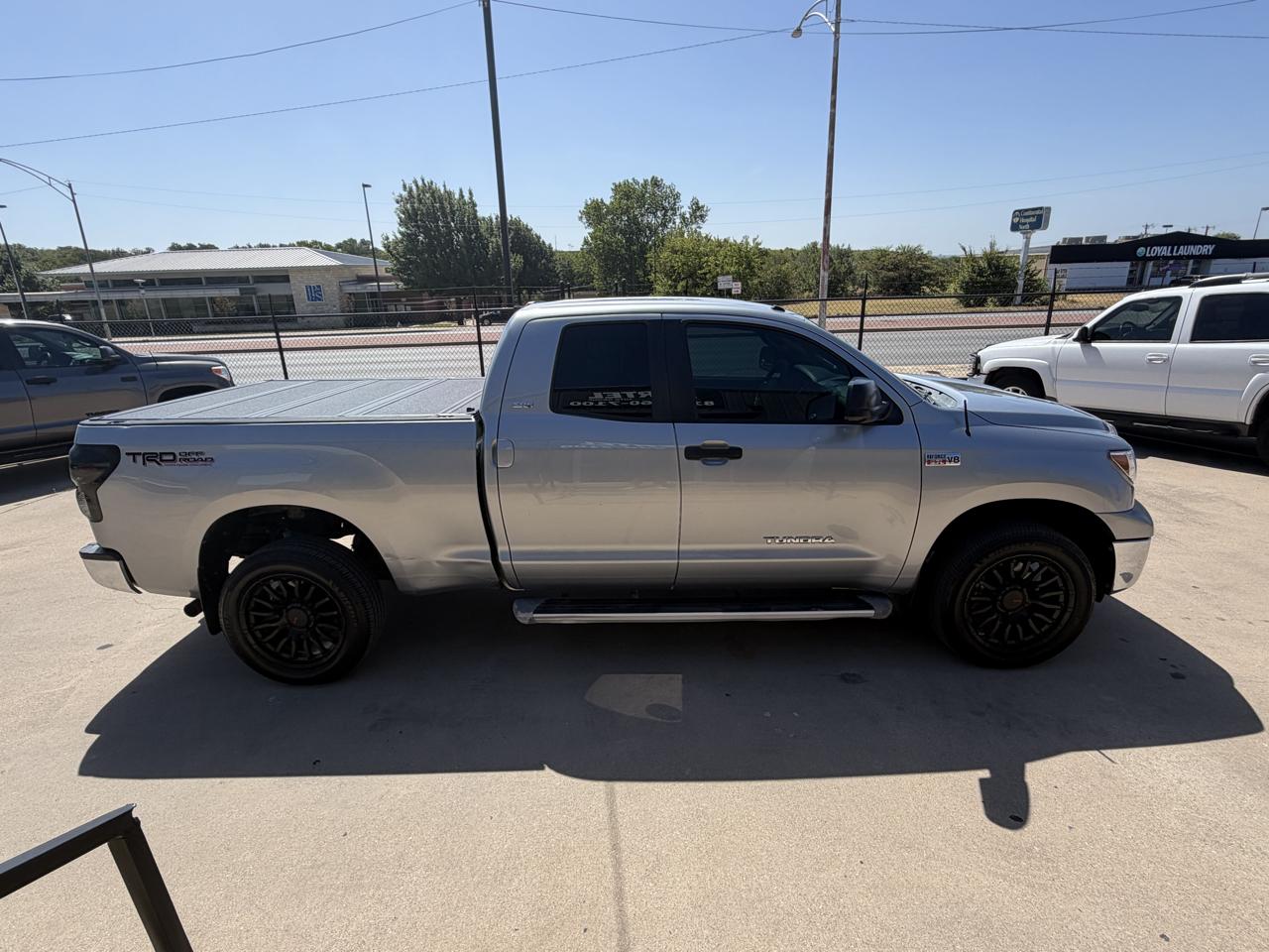 Toyota Tundra Tundra-Grade 5.7L FFV Double Cab 4WD 2010