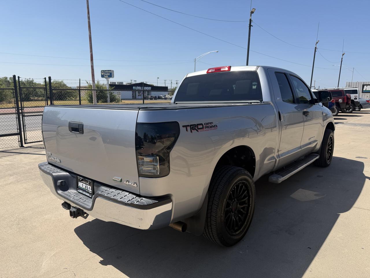 Toyota Tundra Tundra-Grade 5.7L FFV Double Cab 4WD 2010
