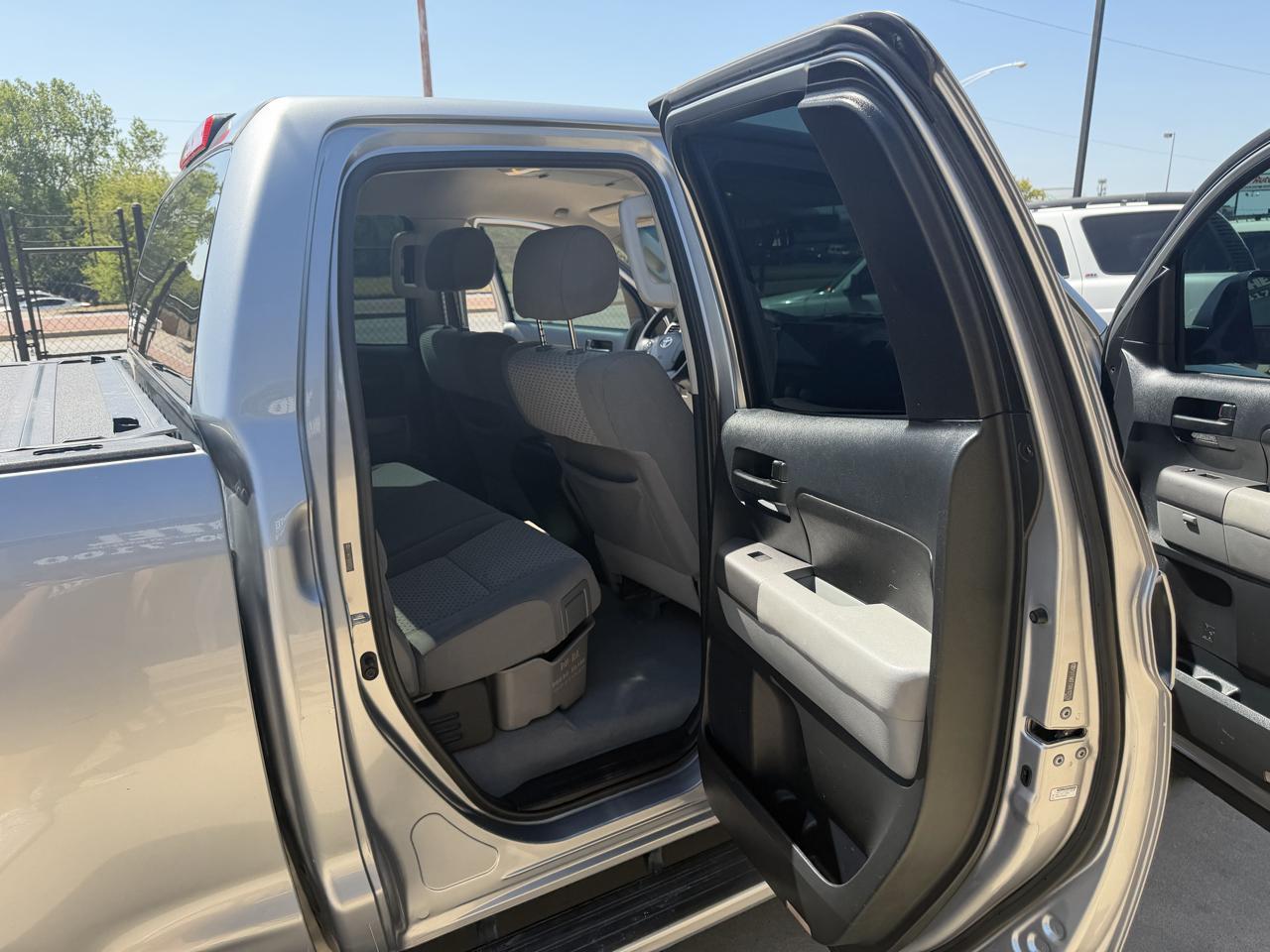 Toyota Tundra Tundra-Grade 5.7L FFV Double Cab 4WD 2010