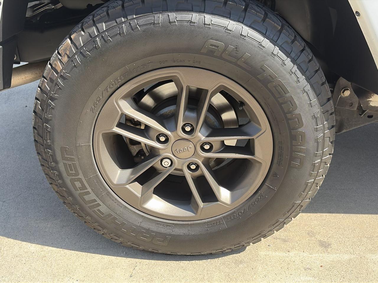 Jeep Wrangler Unlimited Sahara 4WD 2017