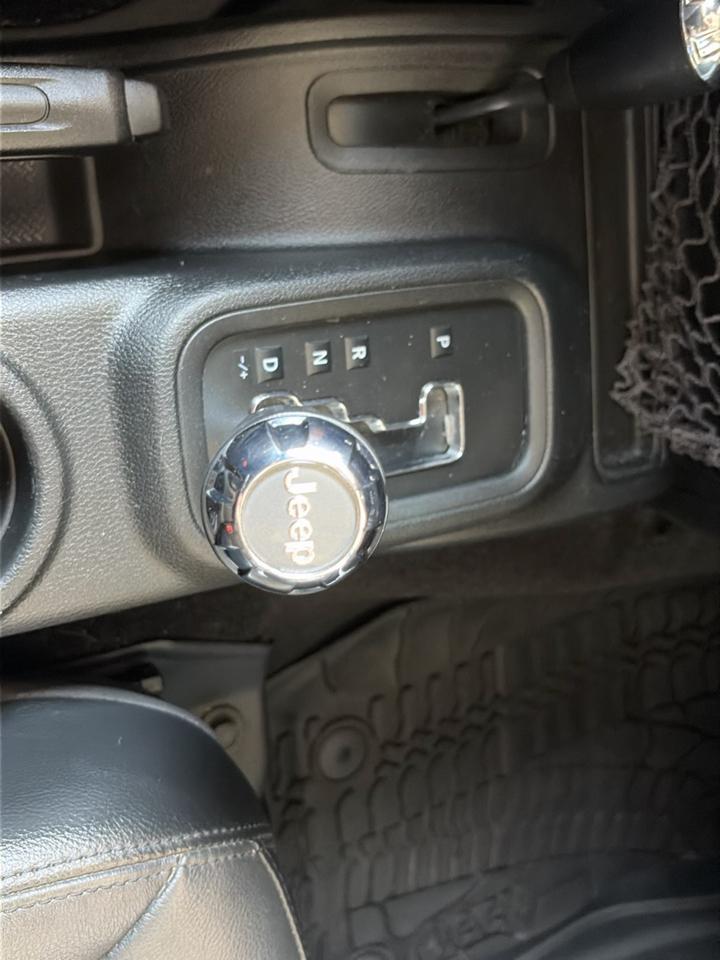 Jeep Wrangler Unlimited Sahara 4WD 2017