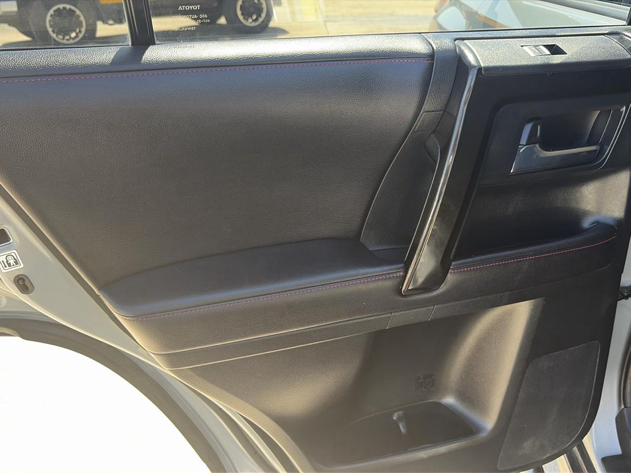 Toyota 4Runner 4WD 4dr V6 TRD Pro (Natl) 2017