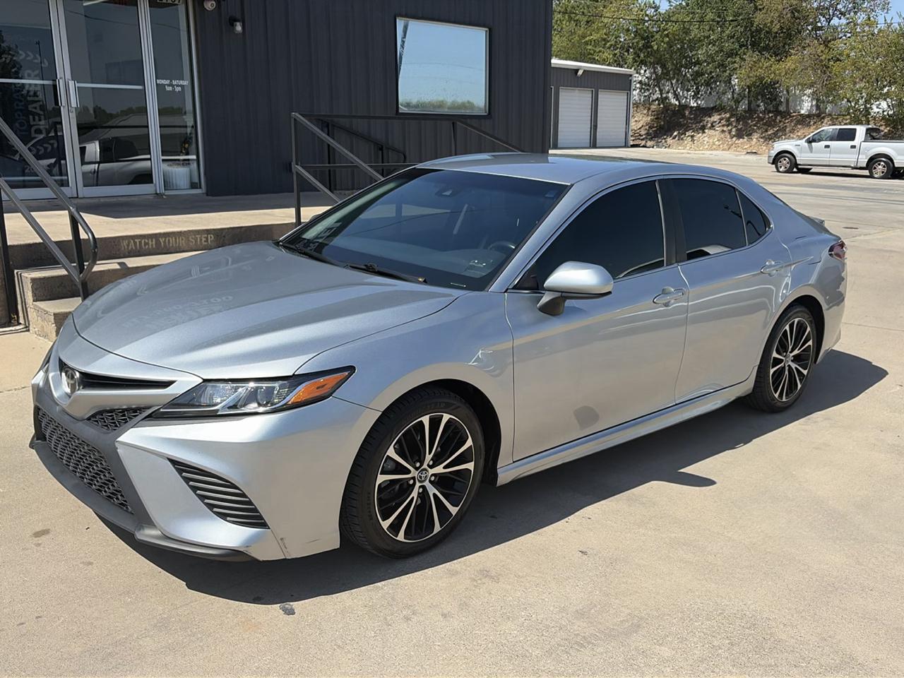 Toyota Camry 4dr Sdn I4 Auto SE (Natl) 2018