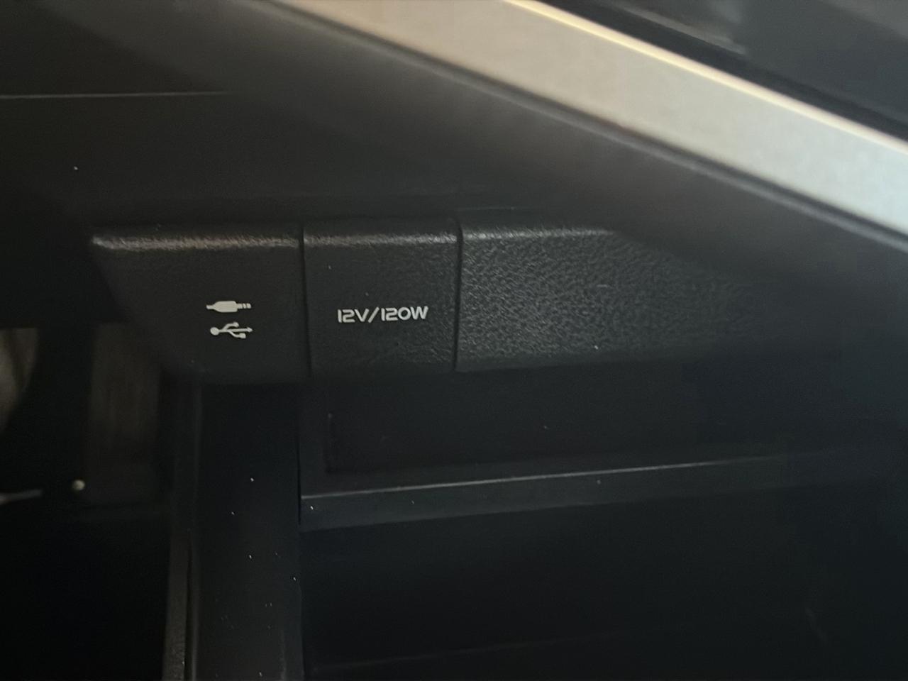 Toyota Camry 4dr Sdn I4 Auto SE (Natl) 2018