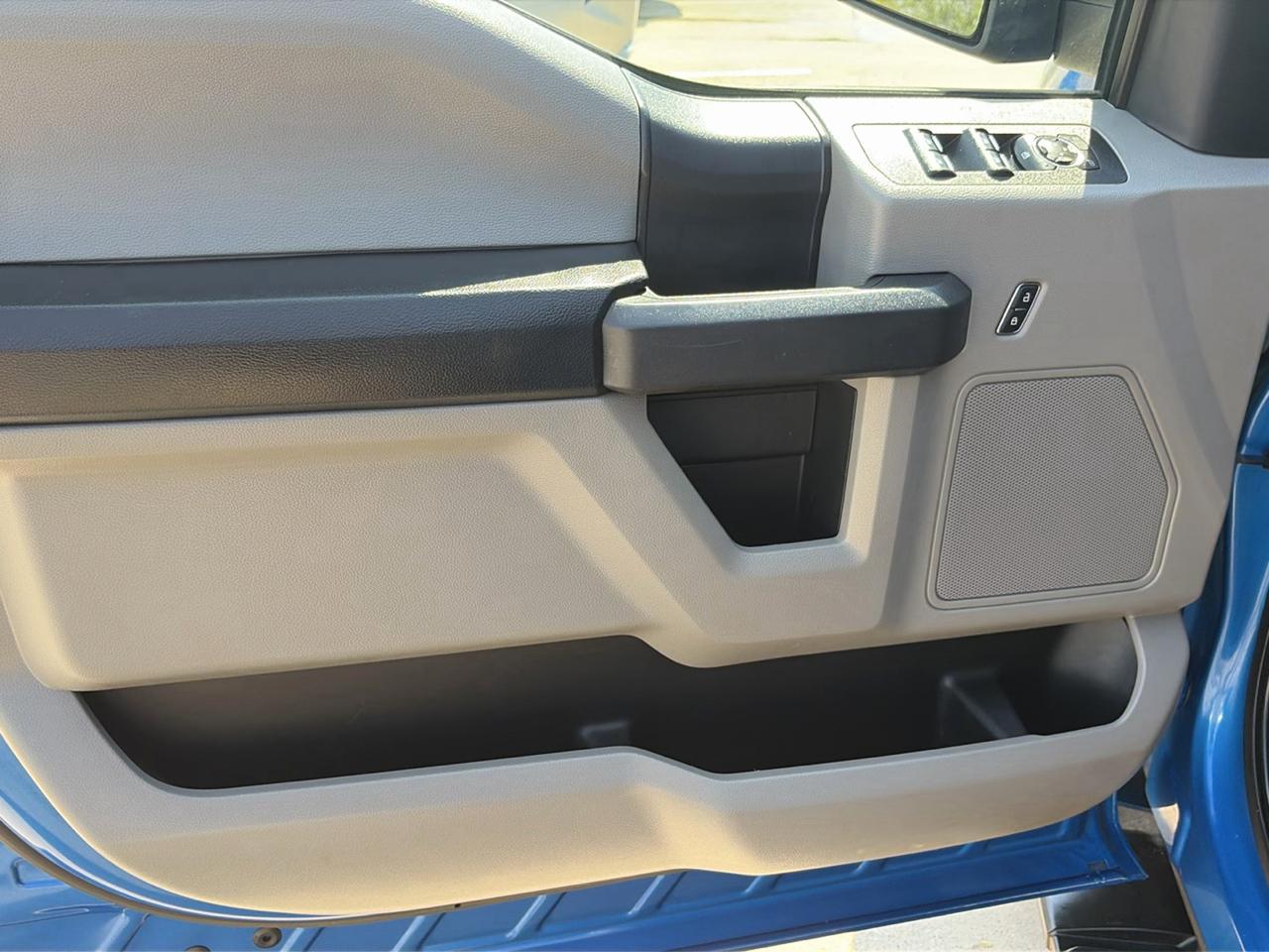Ford F-150 4WD SuperCrew 145" STX 2019