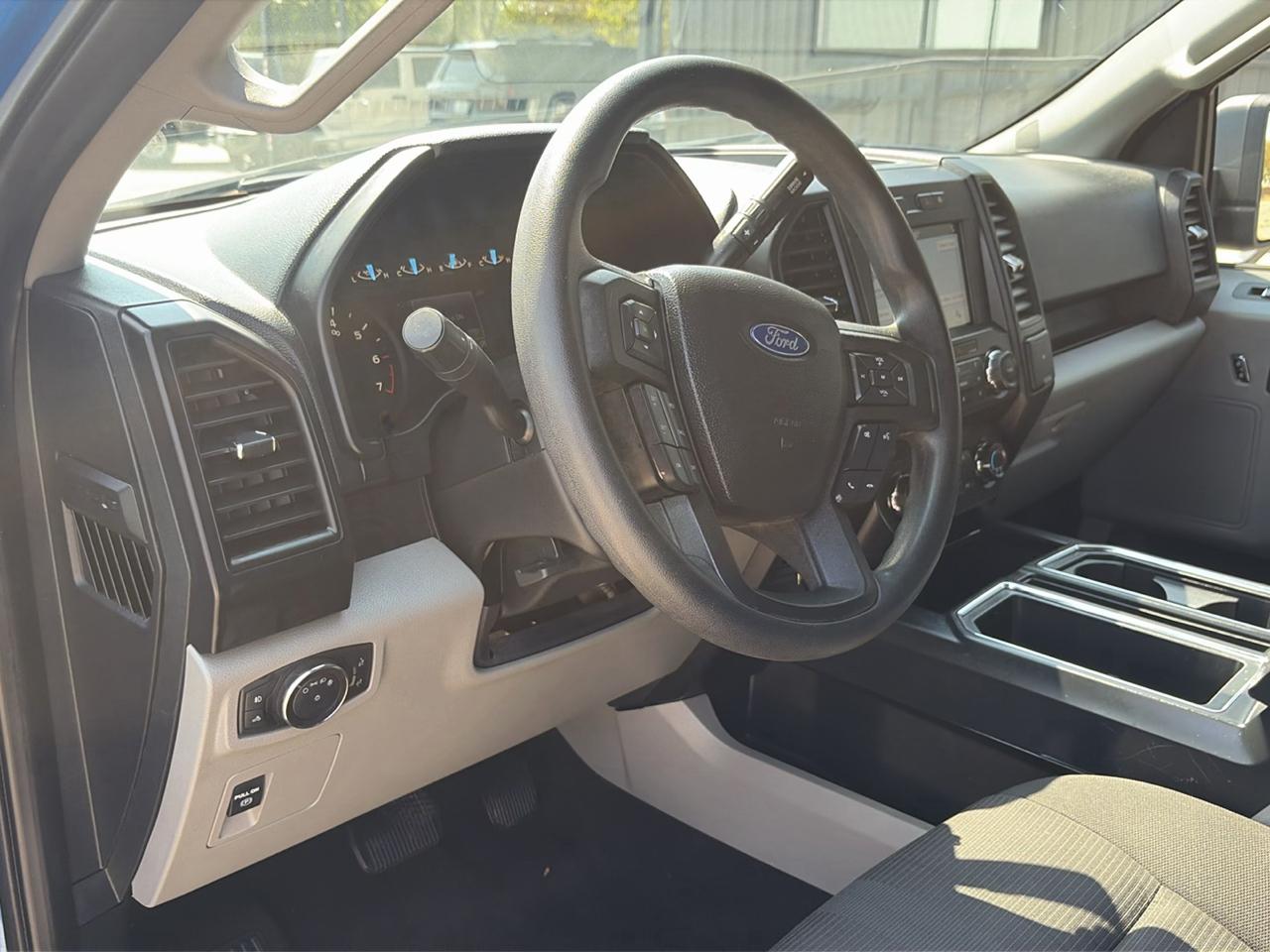 Ford F-150 4WD SuperCrew 145" STX 2019
