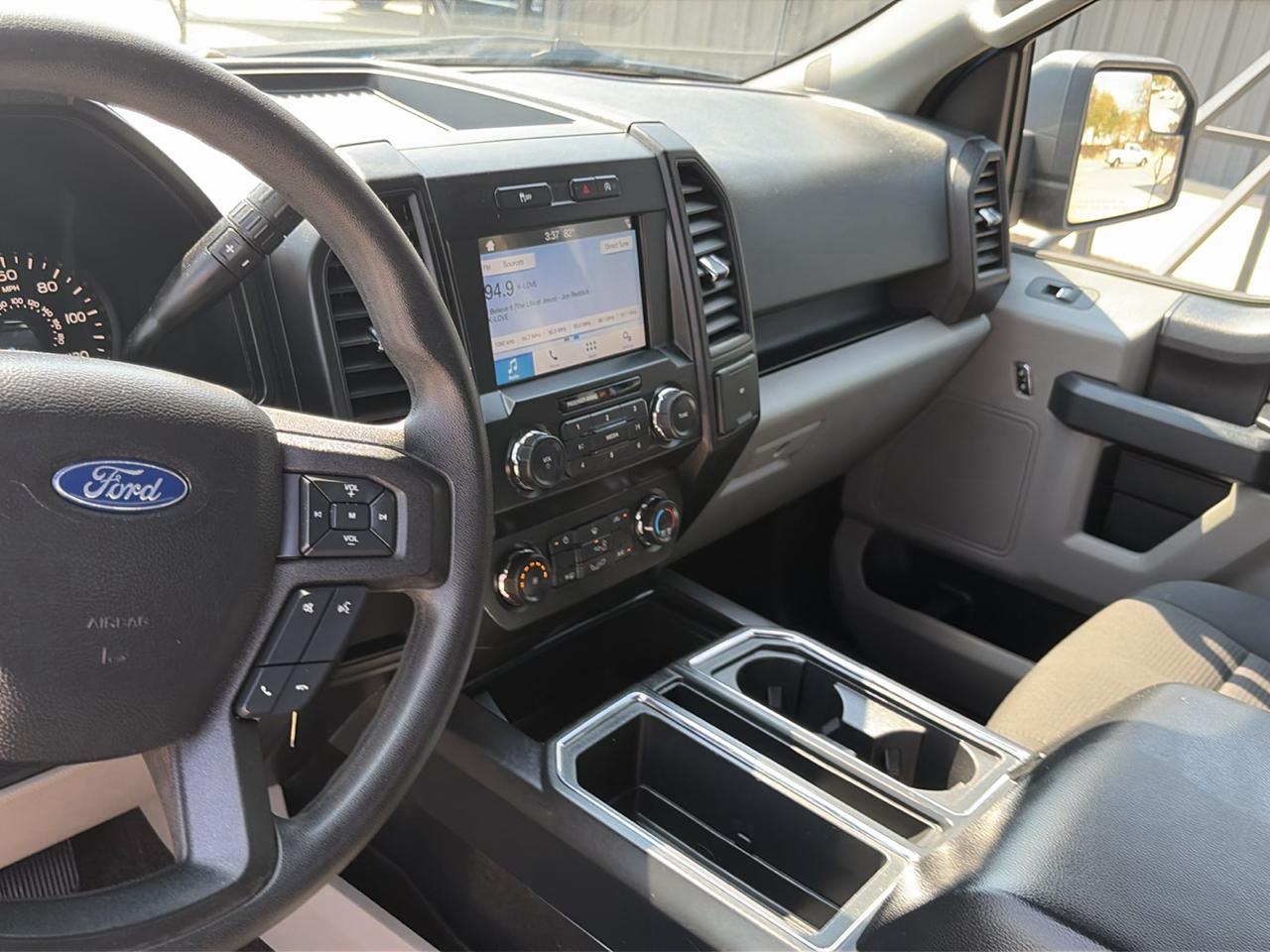 Ford F-150 4WD SuperCrew 145" STX 2019
