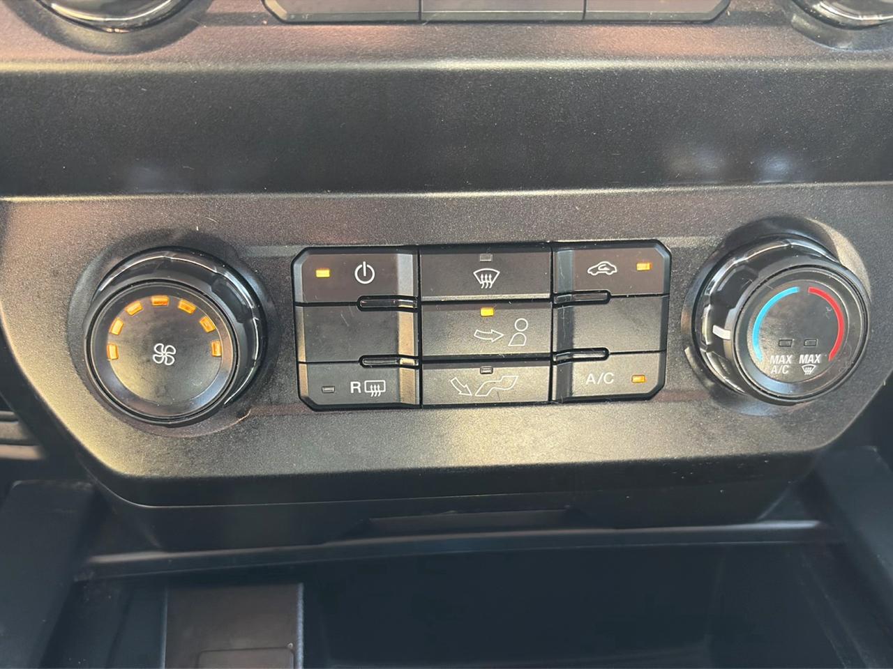Ford F-150 4WD SuperCrew 145" STX 2019