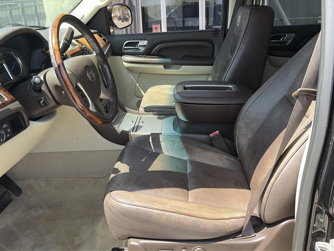Cadillac Escalade AWD Platinum Edition 2009