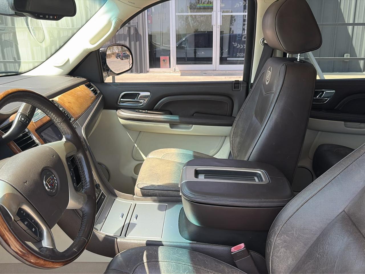Cadillac Escalade AWD Platinum Edition 2009