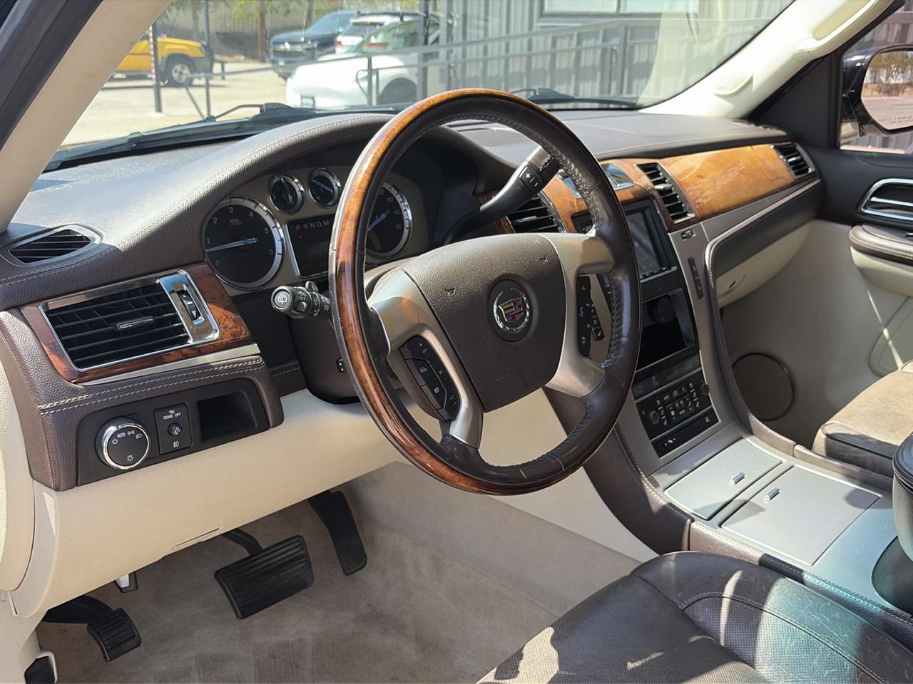 Cadillac Escalade AWD Platinum Edition 2009