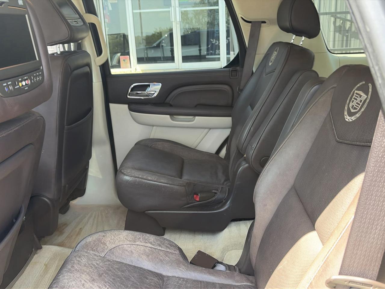 Cadillac Escalade AWD Platinum Edition 2009