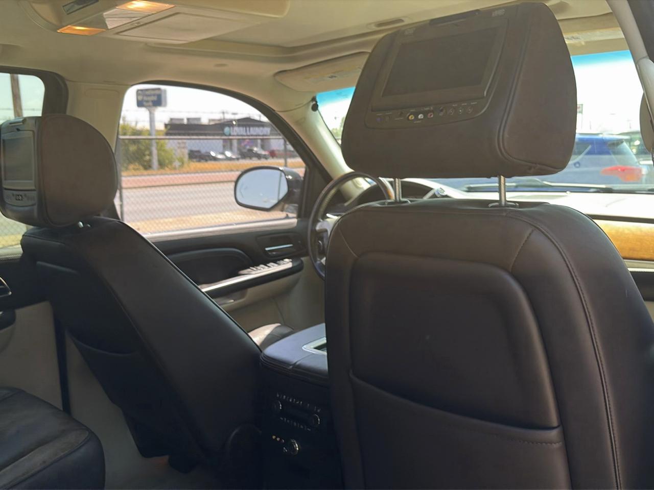Cadillac Escalade AWD Platinum Edition 2009