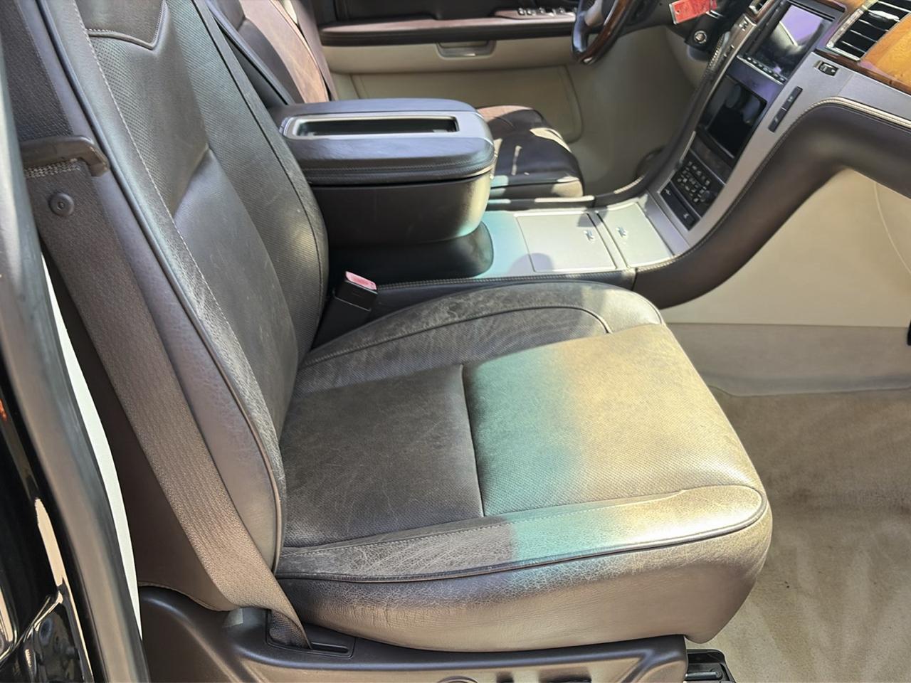 Cadillac Escalade AWD Platinum Edition 2009