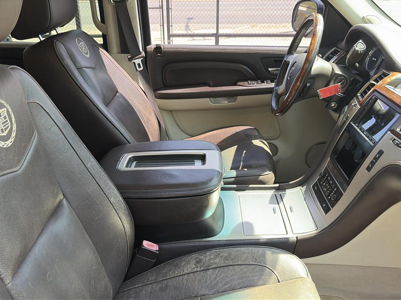 Cadillac Escalade AWD Platinum Edition 2009