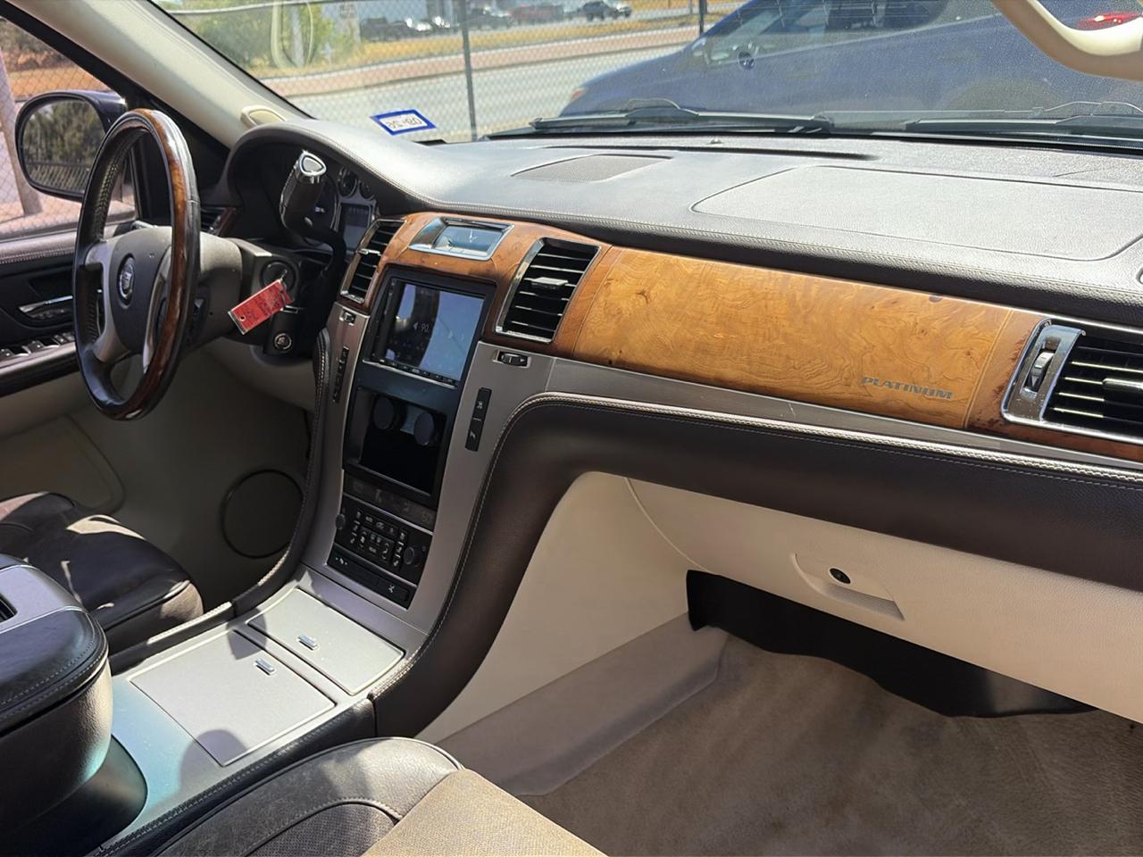 Cadillac Escalade AWD Platinum Edition 2009