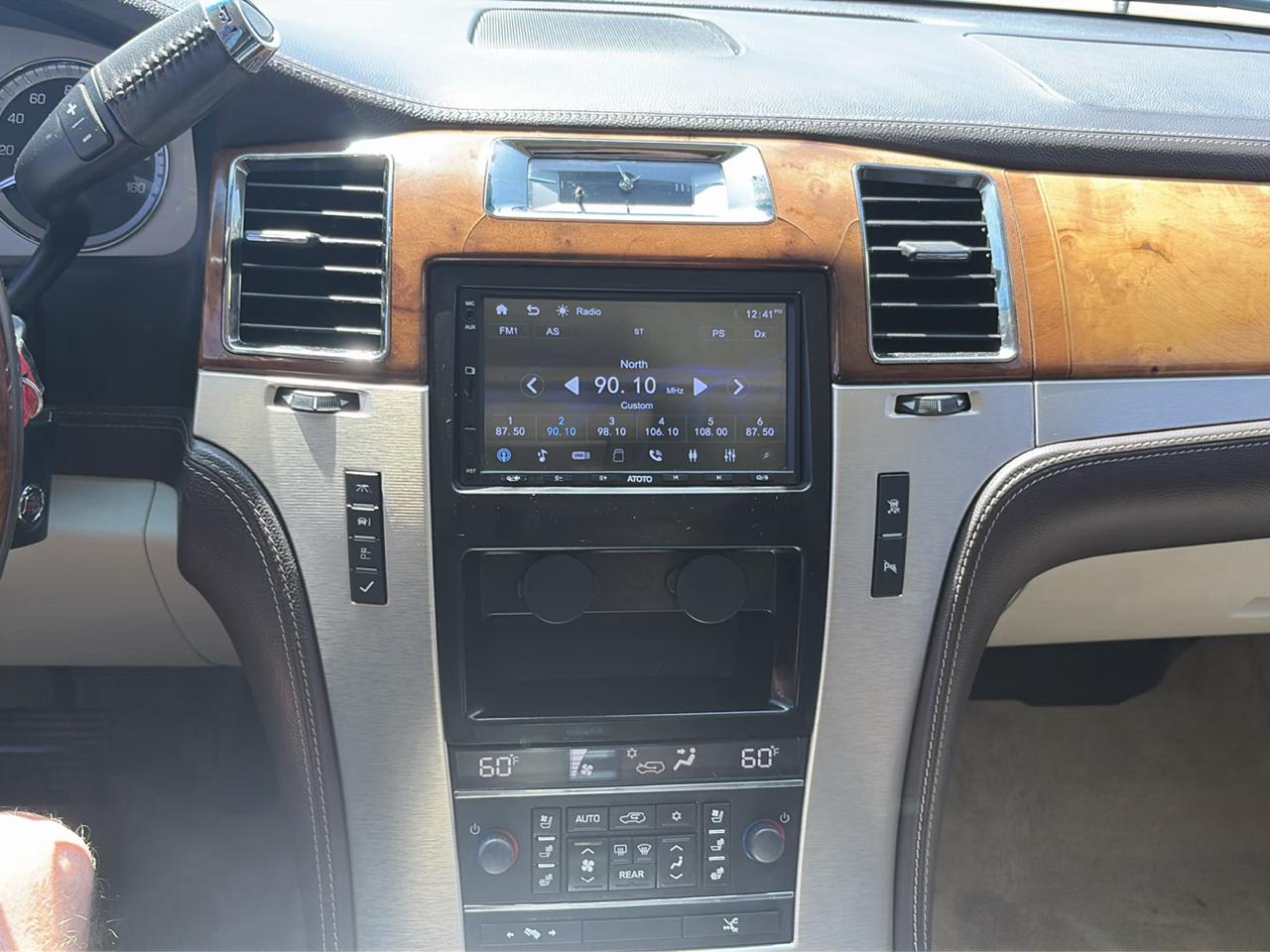 Cadillac Escalade AWD Platinum Edition 2009