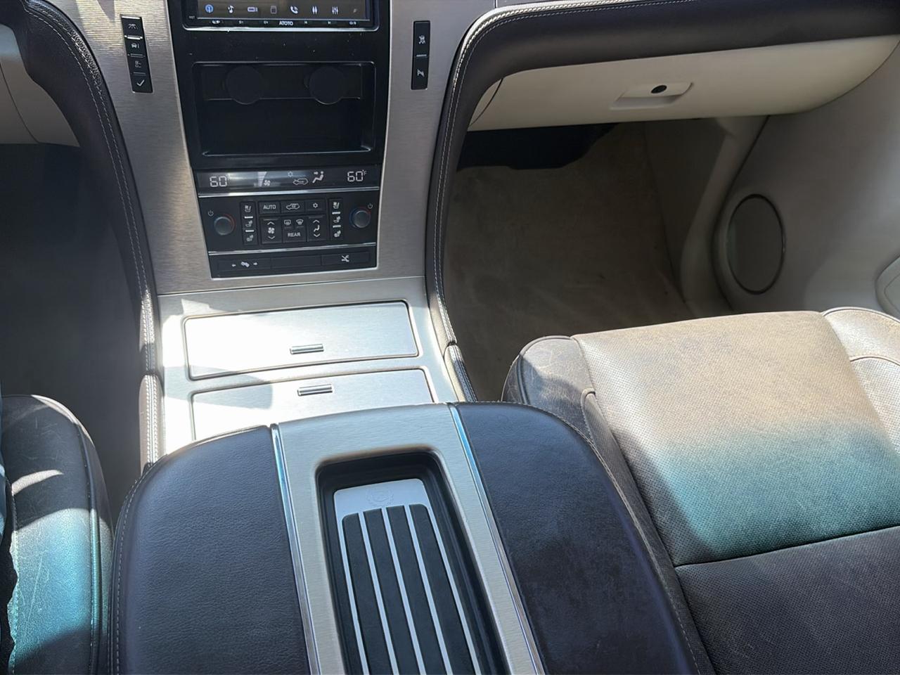 Cadillac Escalade AWD Platinum Edition 2009