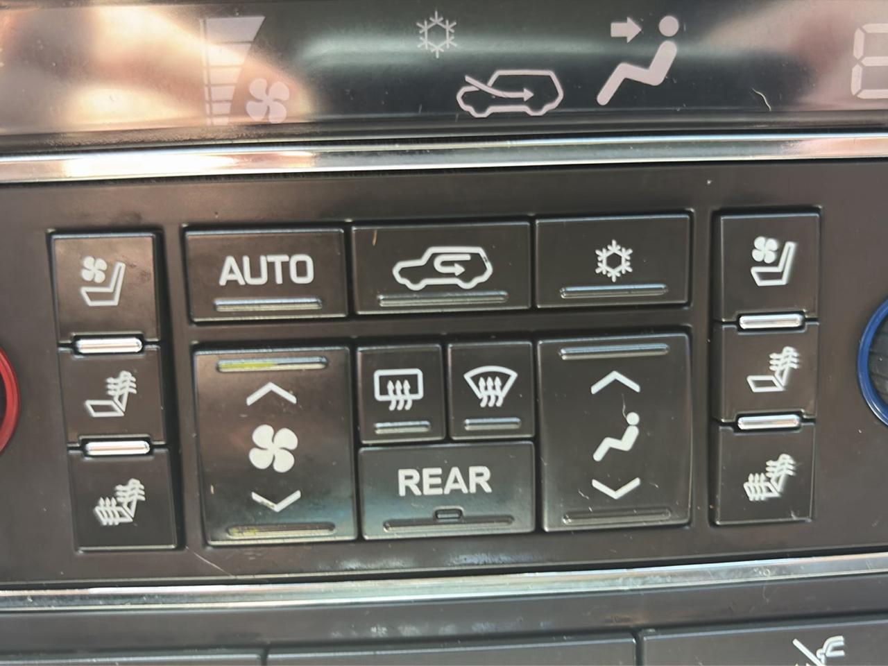 Cadillac Escalade AWD Platinum Edition 2009