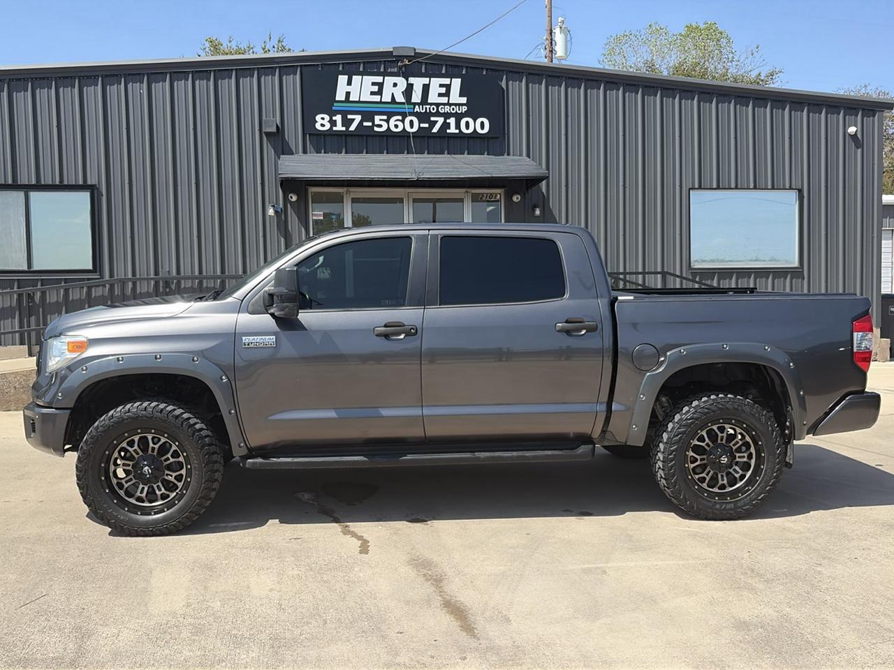 Toyota Tundra Platinum CrewMax 5.7L FFV 4WD 2017