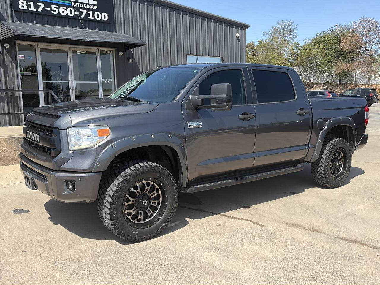 Toyota Tundra Platinum CrewMax 5.7L FFV 4WD 2017