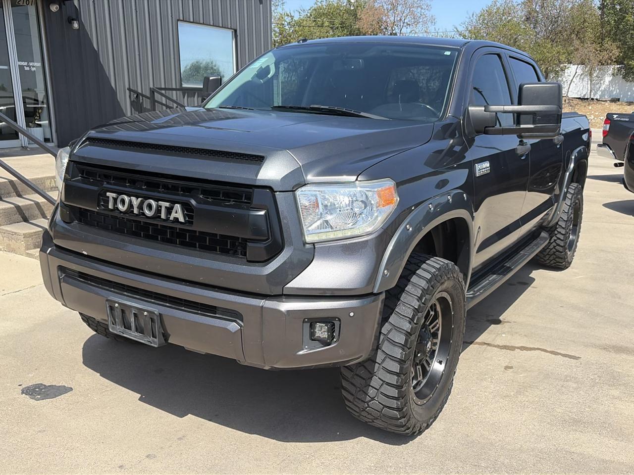 Toyota Tundra Platinum CrewMax 5.7L FFV 4WD 2017