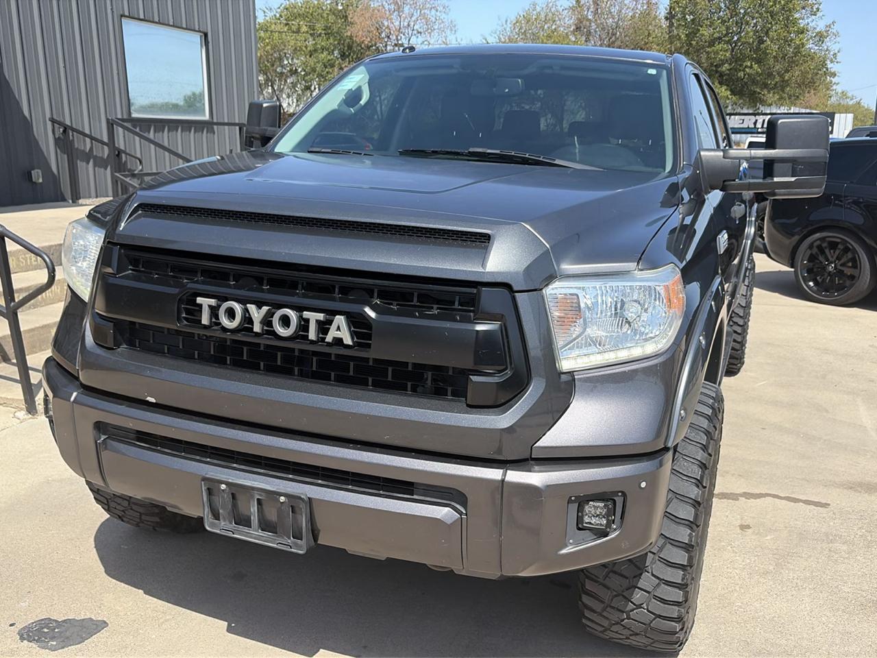 Toyota Tundra Platinum CrewMax 5.7L FFV 4WD 2017