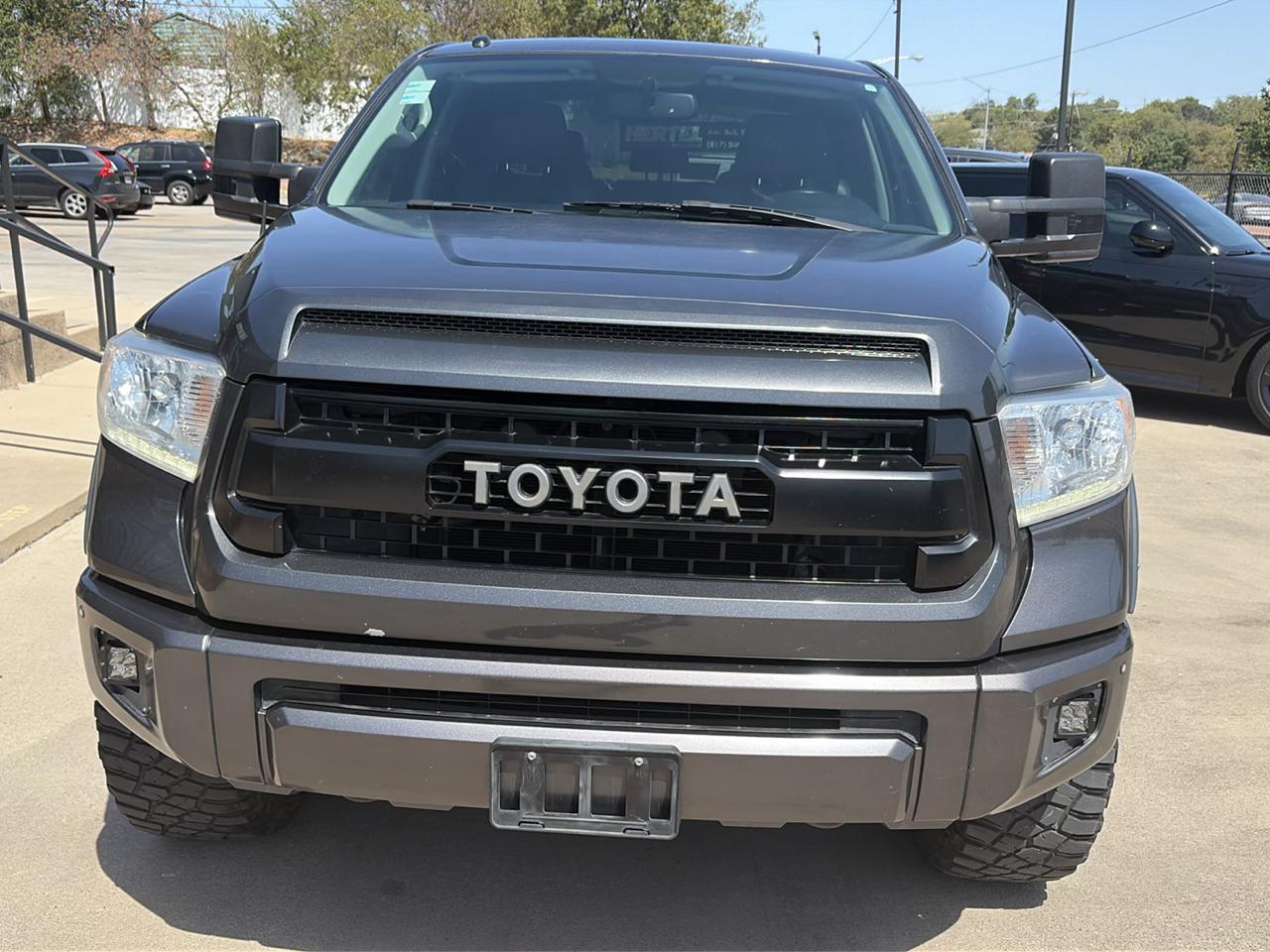 Toyota Tundra Platinum CrewMax 5.7L FFV 4WD 2017