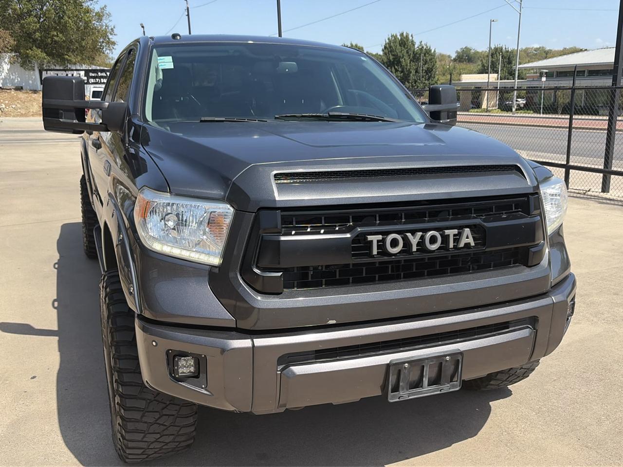 Toyota Tundra Platinum CrewMax 5.7L FFV 4WD 2017