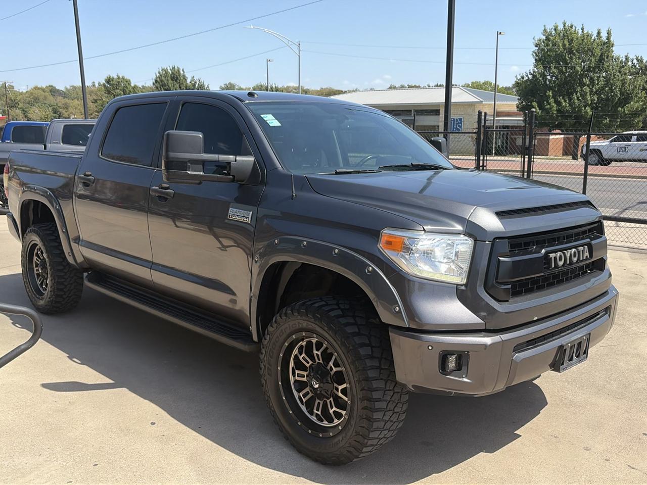 Toyota Tundra Platinum CrewMax 5.7L FFV 4WD 2017