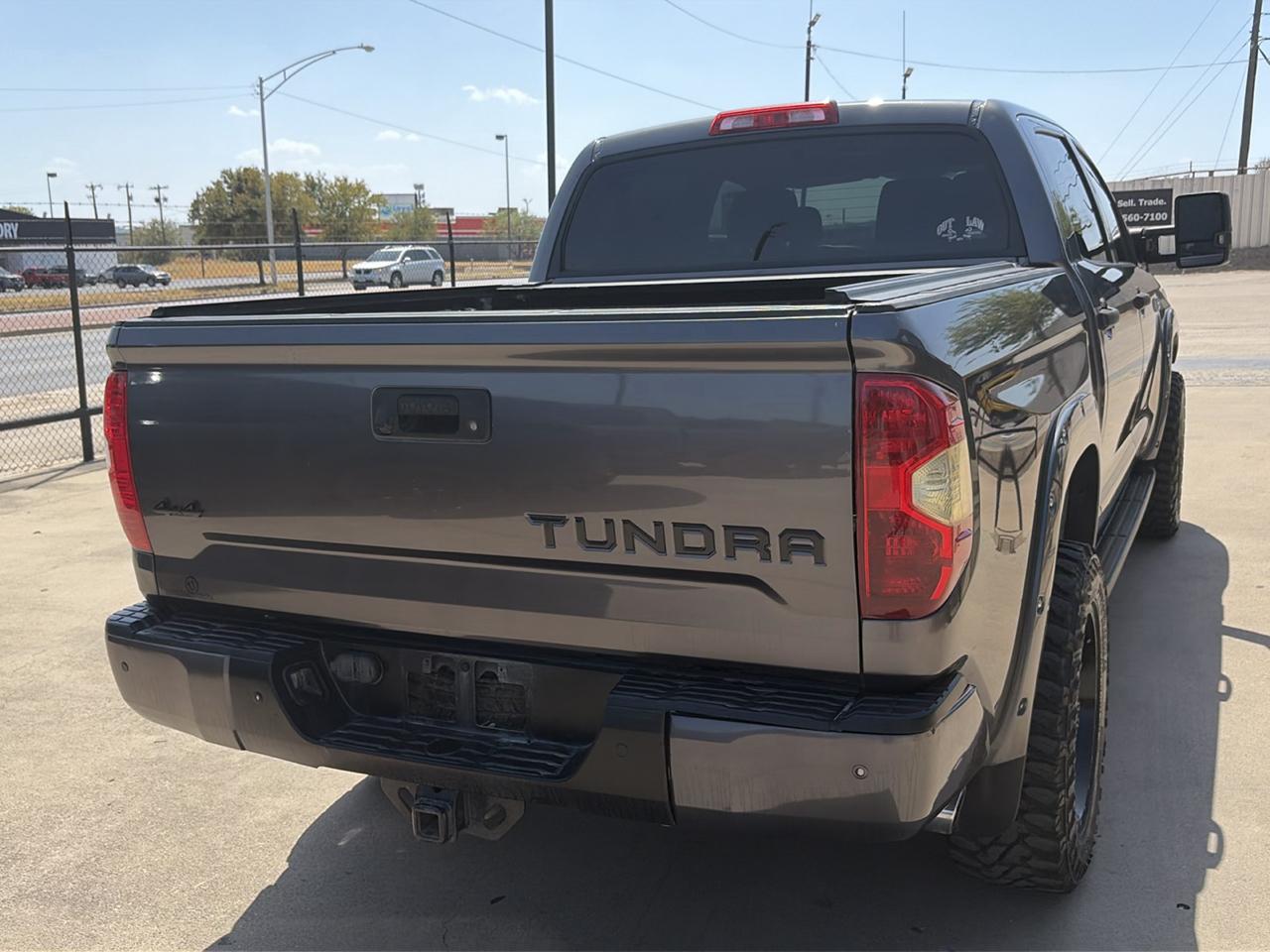 Toyota Tundra Platinum CrewMax 5.7L FFV 4WD 2017