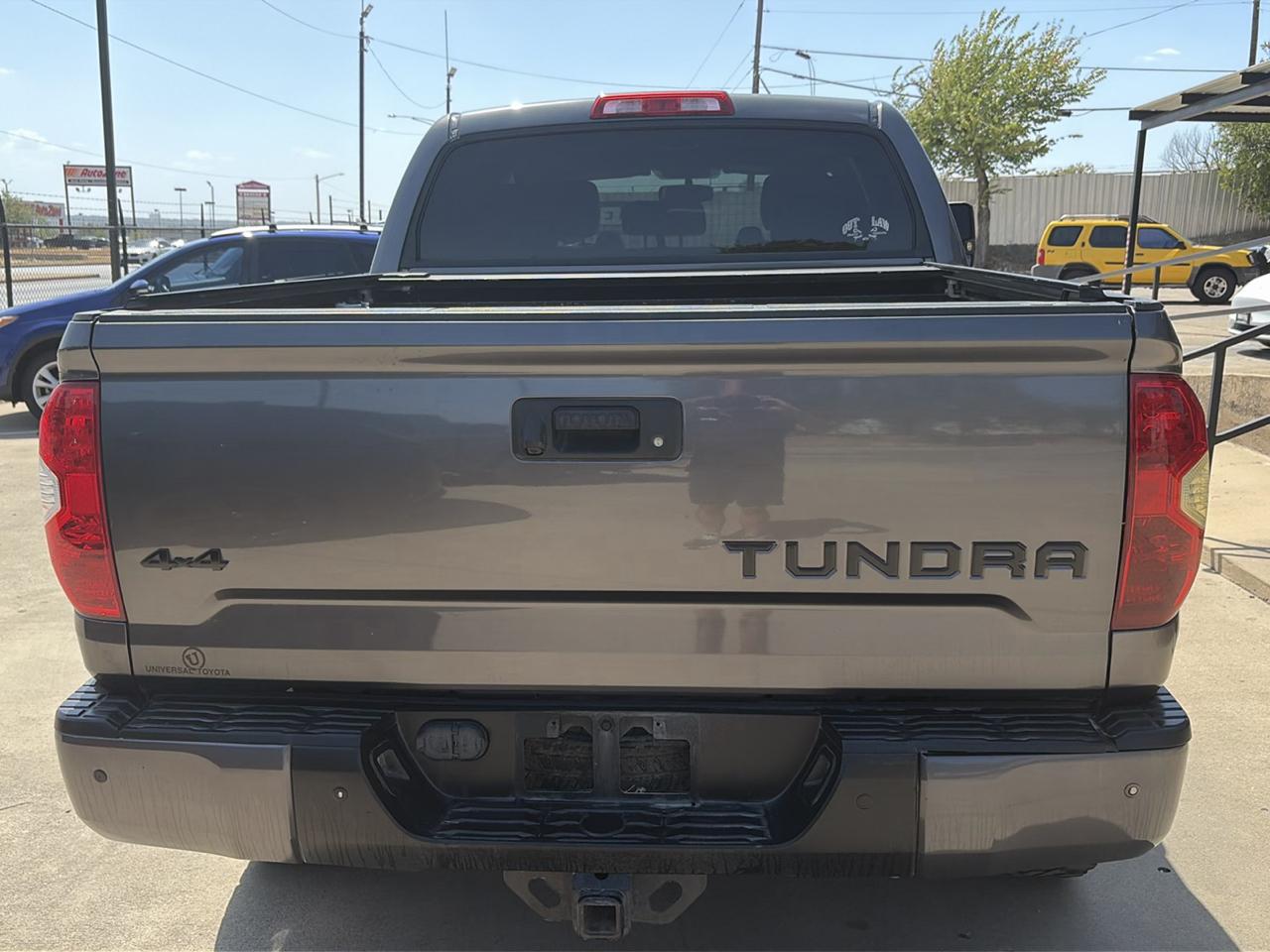 Toyota Tundra Platinum CrewMax 5.7L FFV 4WD 2017