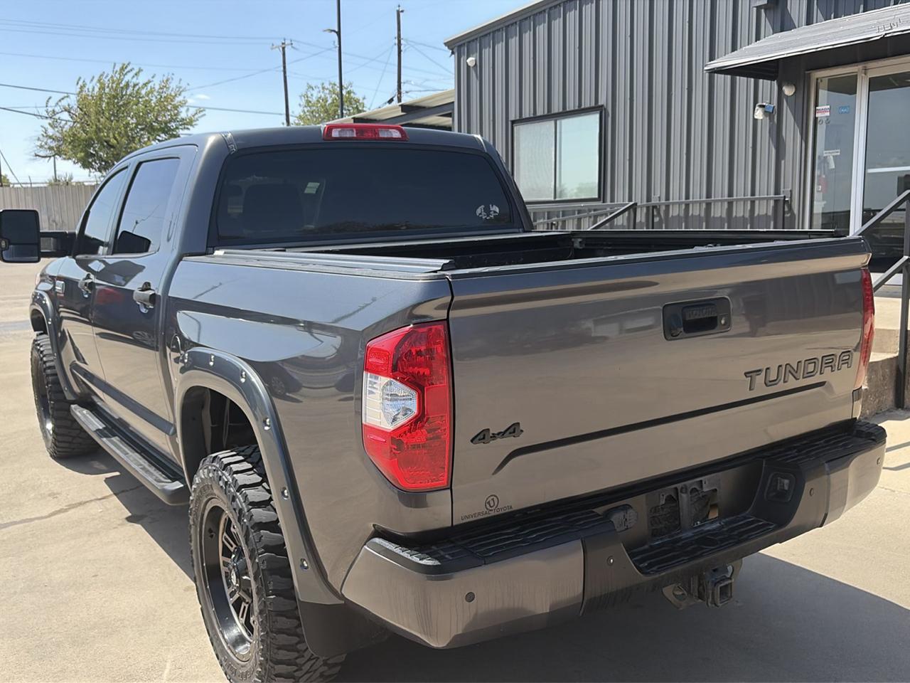 Toyota Tundra Platinum CrewMax 5.7L FFV 4WD 2017