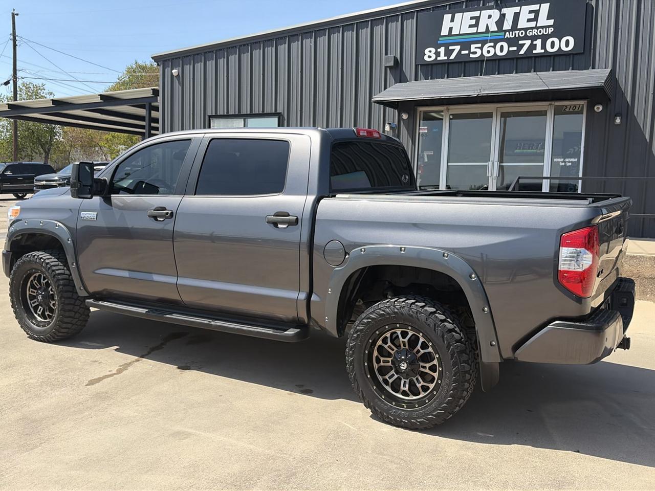 Toyota Tundra Platinum CrewMax 5.7L FFV 4WD 2017
