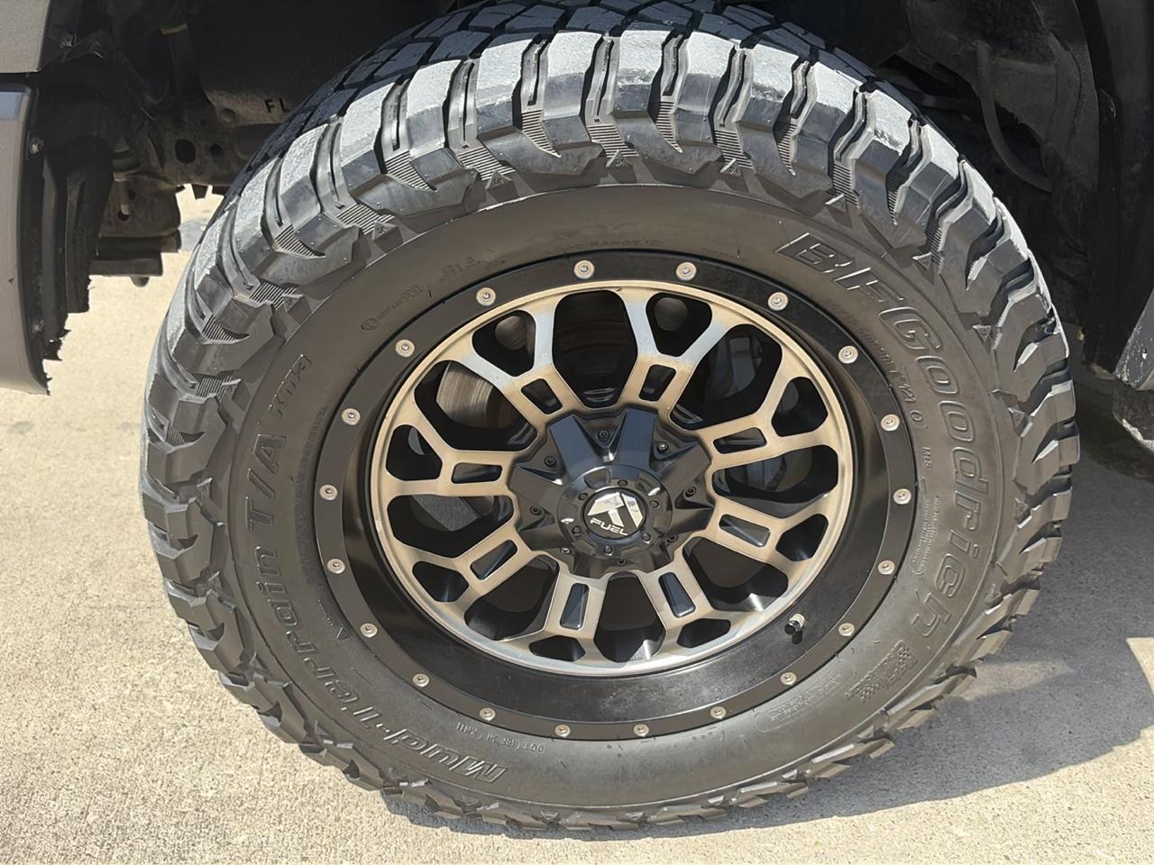 Toyota Tundra Platinum CrewMax 5.7L FFV 4WD 2017