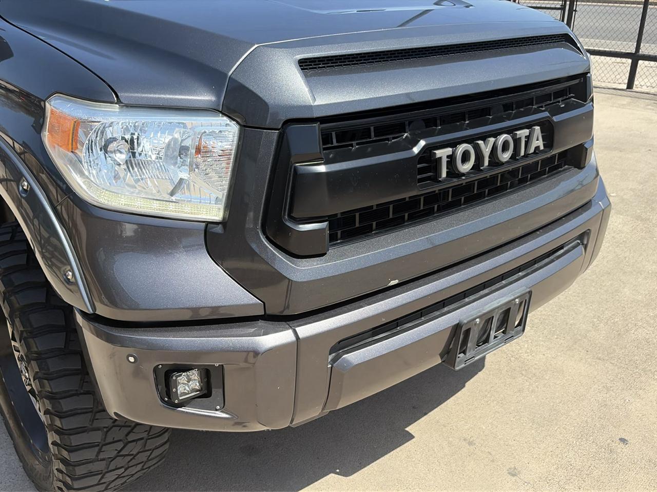 Toyota Tundra Platinum CrewMax 5.7L FFV 4WD 2017