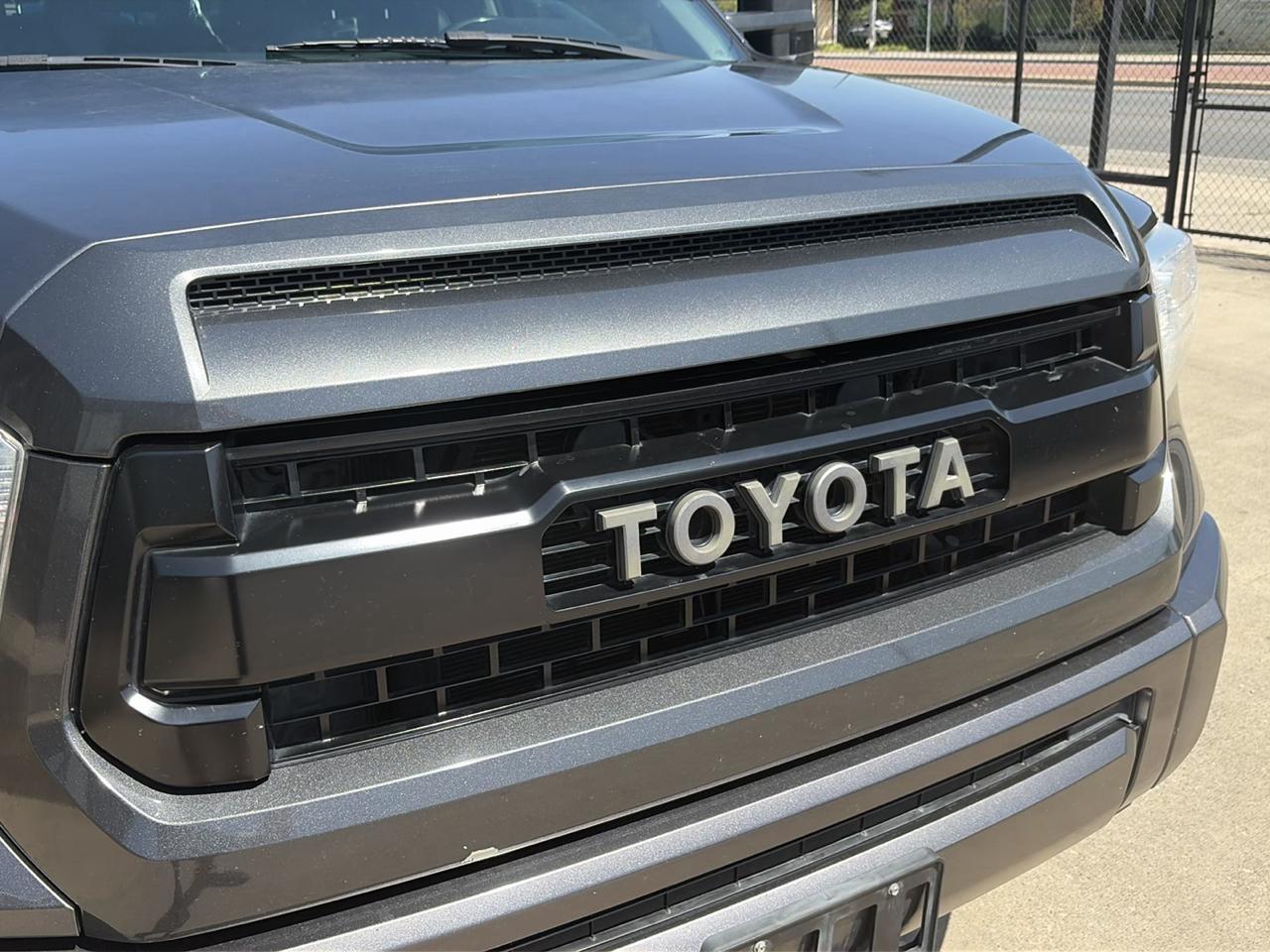Toyota Tundra Platinum CrewMax 5.7L FFV 4WD 2017