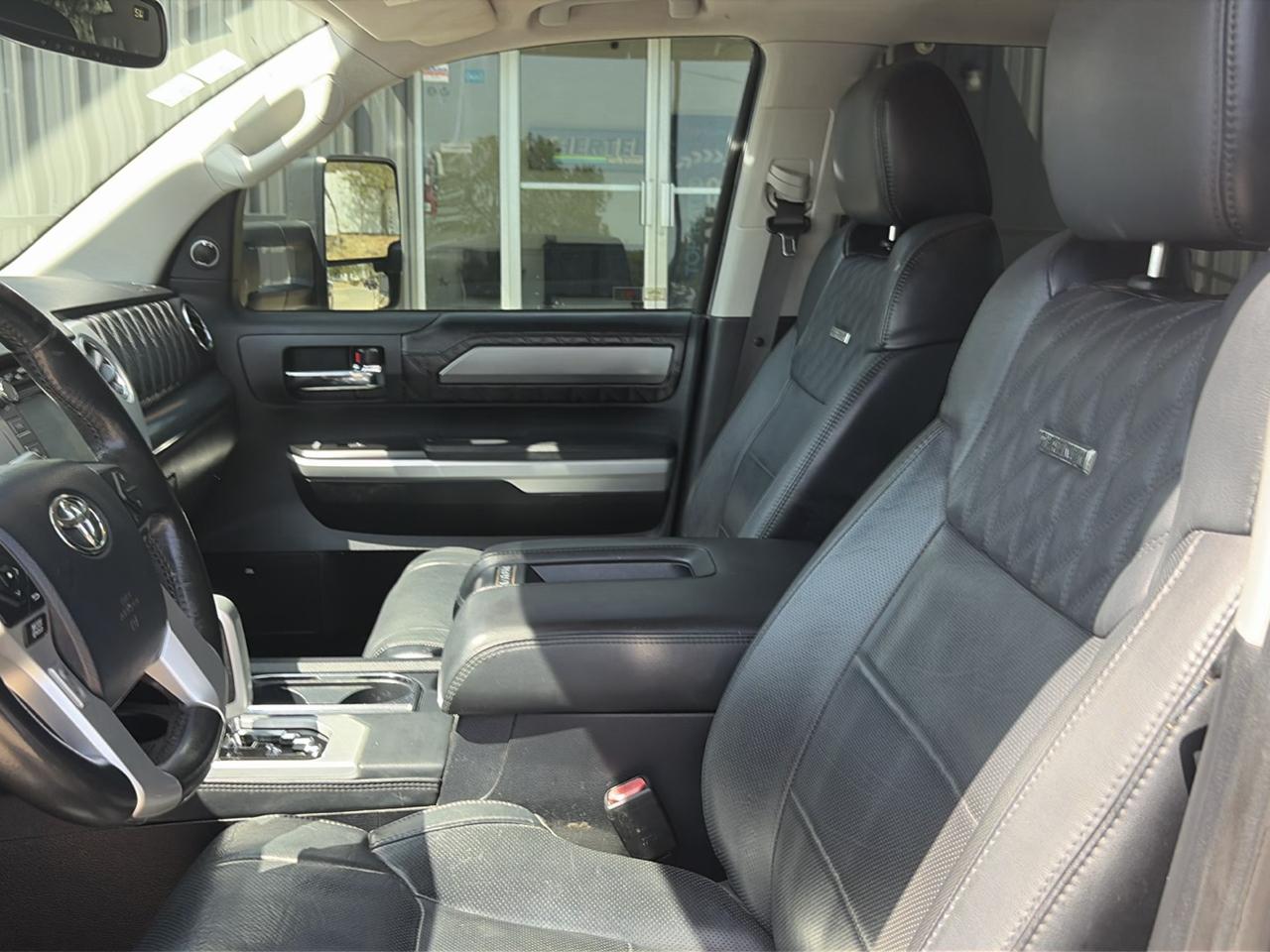 Toyota Tundra Platinum CrewMax 5.7L FFV 4WD 2017