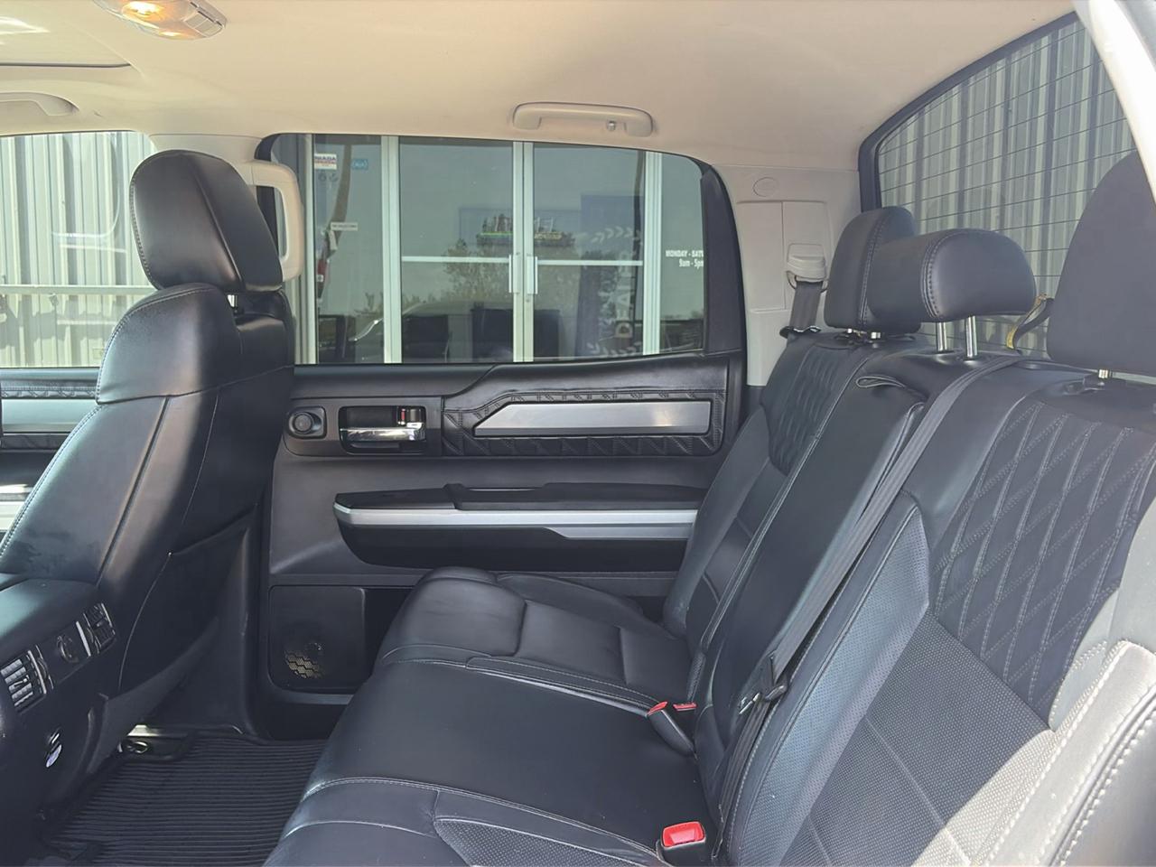 Toyota Tundra Platinum CrewMax 5.7L FFV 4WD 2017