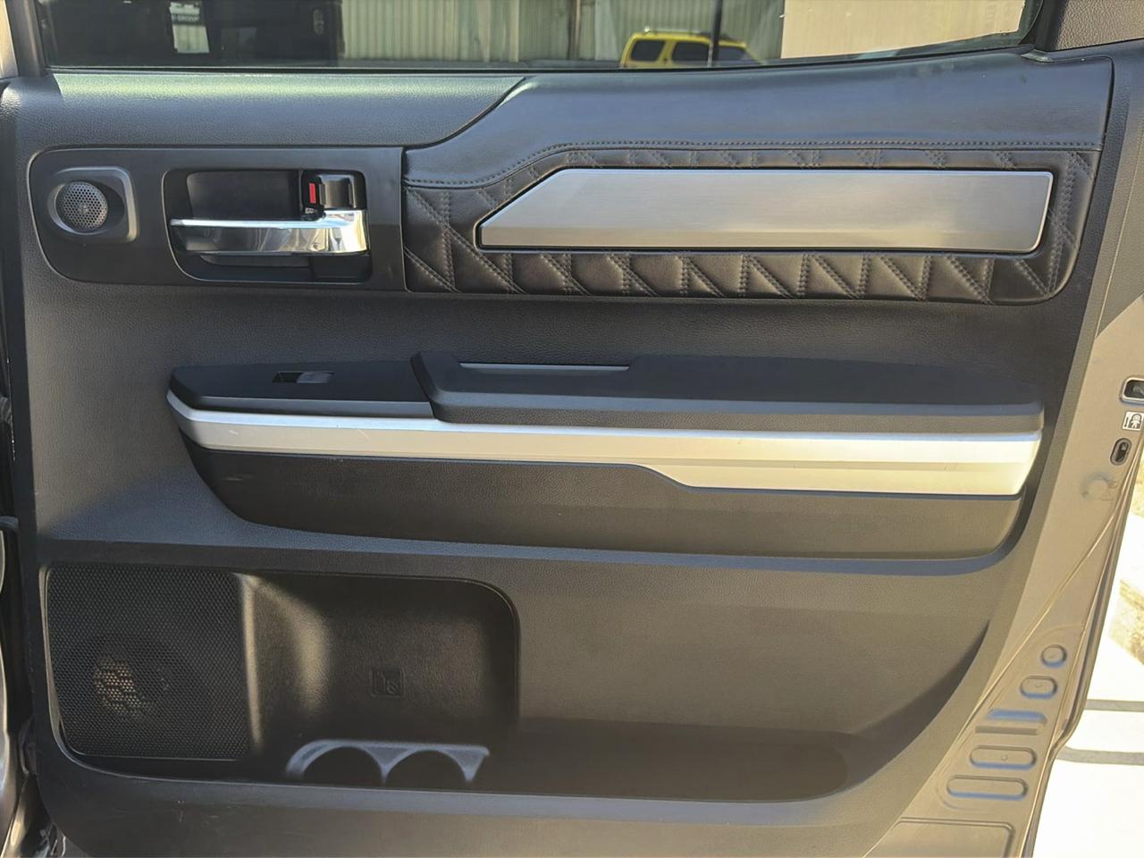 Toyota Tundra Platinum CrewMax 5.7L FFV 4WD 2017