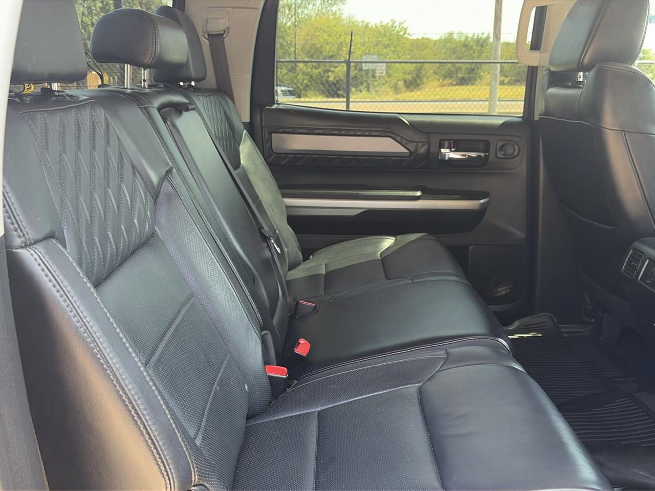 Toyota Tundra Platinum CrewMax 5.7L FFV 4WD 2017