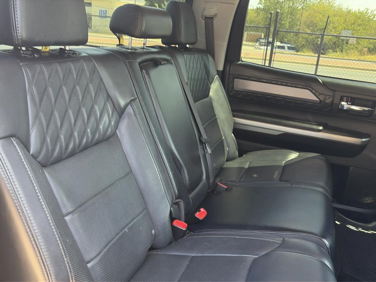 Toyota Tundra Platinum CrewMax 5.7L FFV 4WD 2017