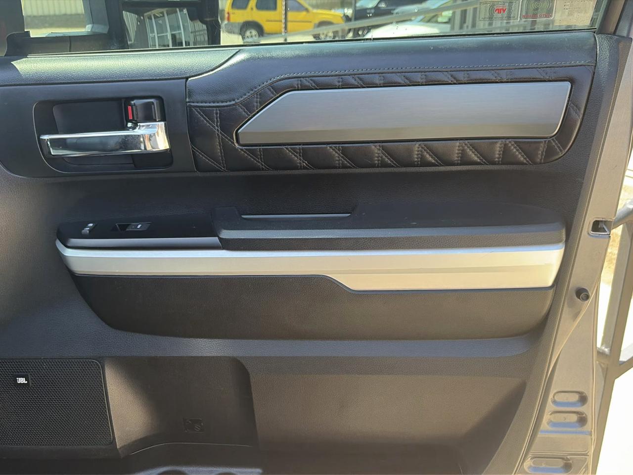 Toyota Tundra Platinum CrewMax 5.7L FFV 4WD 2017