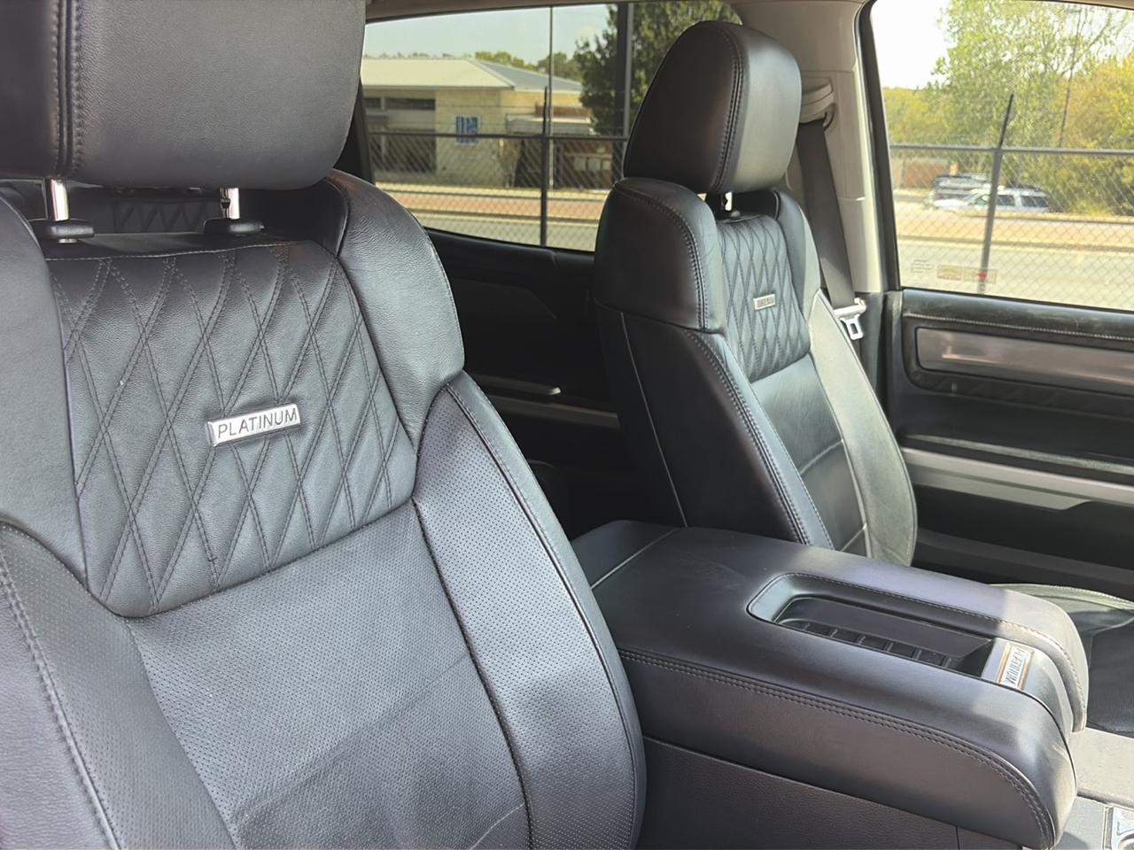 Toyota Tundra Platinum CrewMax 5.7L FFV 4WD 2017