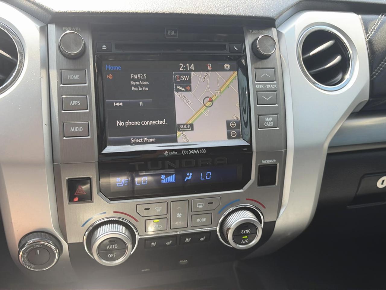 Toyota Tundra Platinum CrewMax 5.7L FFV 4WD 2017