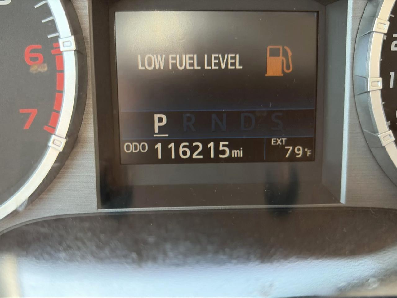 Toyota Tundra Platinum CrewMax 5.7L FFV 4WD 2017