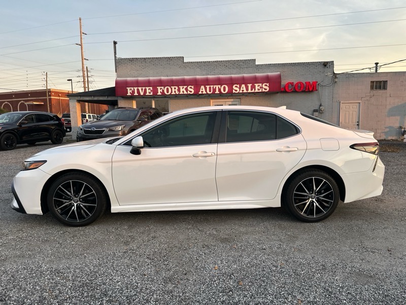 Toyota Camry SE 2021